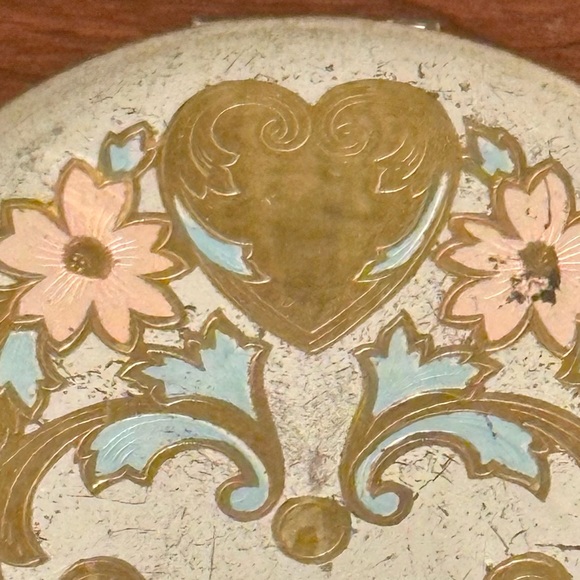 🌟HP🌟VTG 1950s Zell Fifth Avenue Silver & Gold Tone Metal Compact Heart & Floral - Picture 9 of 10